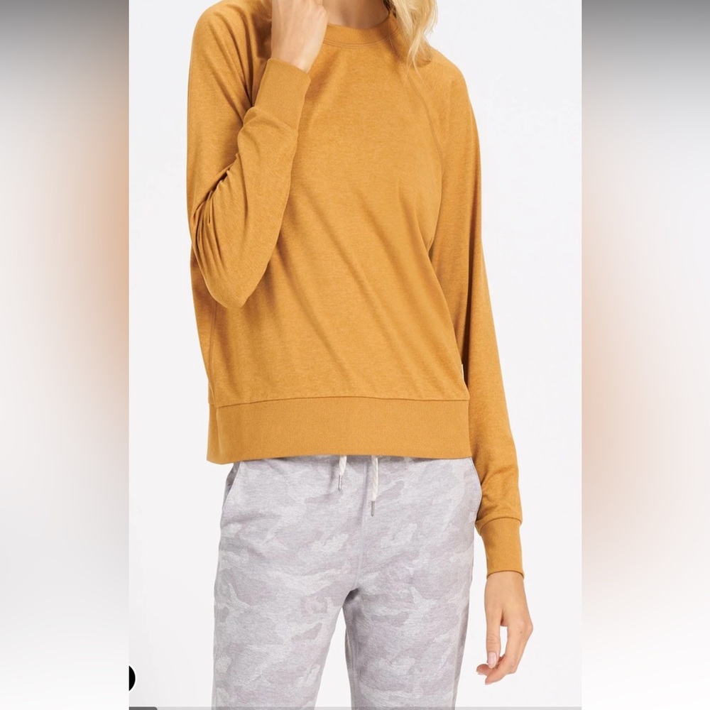 Vuori Flax Heather Halo Crew Size Large. Rarely worn